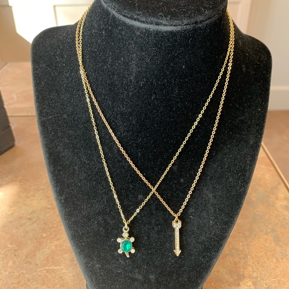 Jewelry - 💐5/25 2 delicate dainty gold tone turtle arrow